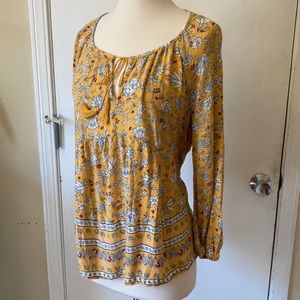Old navy yellow floral boho blouse. Tie front, balloon sleeves, flowy fit. L